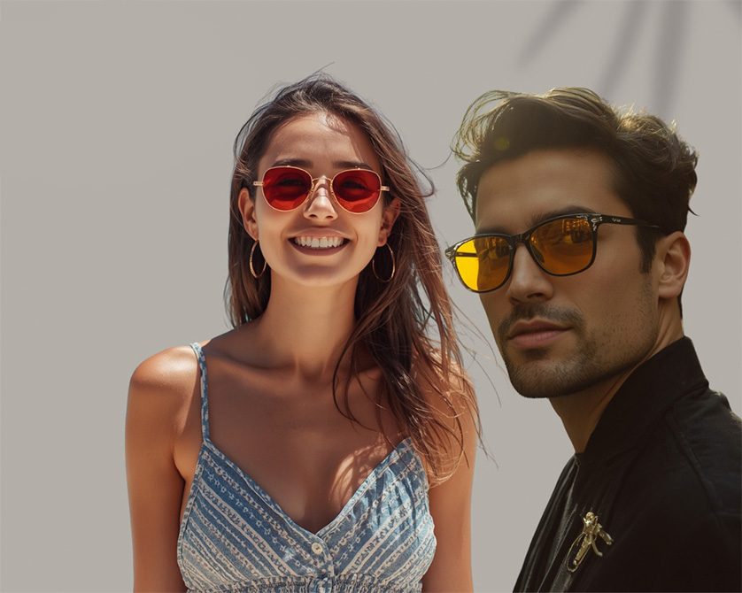 Pareja con gafas de lentes de color